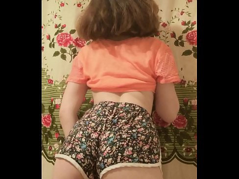 ❤️ Sexy na batang babe na hinuhubad ang kanyang shorts sa camera ❤️❌ sluts sa amin ❌