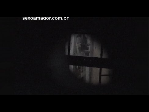 ❤️ Si Blondie ay lihim na nakunan ng video ng isang voyeur ng kapitbahayan na nakatago sa likod ng mga guwang na brick ❤️❌ sluts sa amin ❌